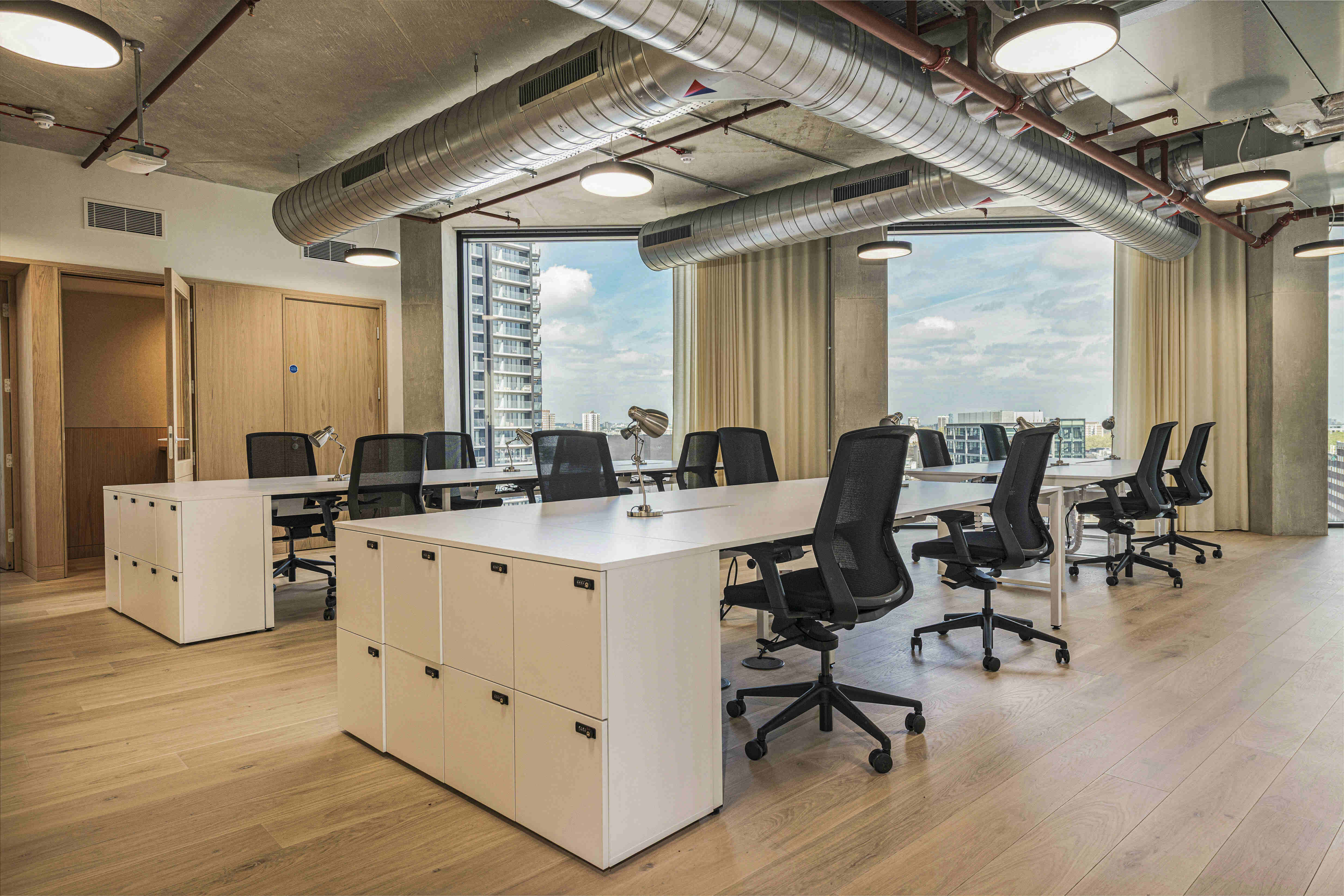 Deep office & workspace cleaning